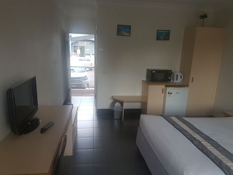 Jopen Cafe & Motel - Brisbane 4u 5