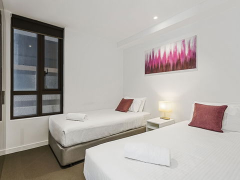 CHARLOTTE Manhatten Building Near Spencer St. & Southern Cross Station - Brisbane 4u 0
