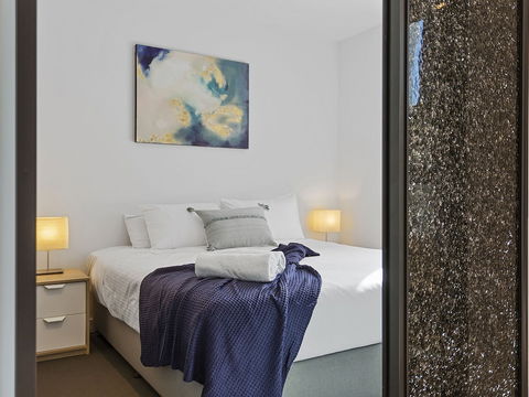 CHARLOTTE Manhatten Building Near Spencer St. & Southern Cross Station - Brisbane 4u 1