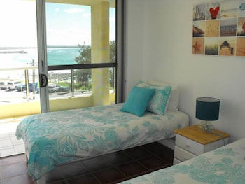 Beachpoint Unit 202 - Brisbane 4u 2