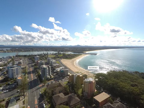 Beachpoint Unit 202 - Brisbane 4u 6