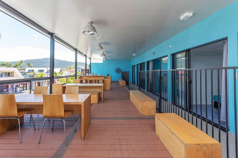 Airlie Sun & Sand Accommodation 6 - Tourism Brisbane 3