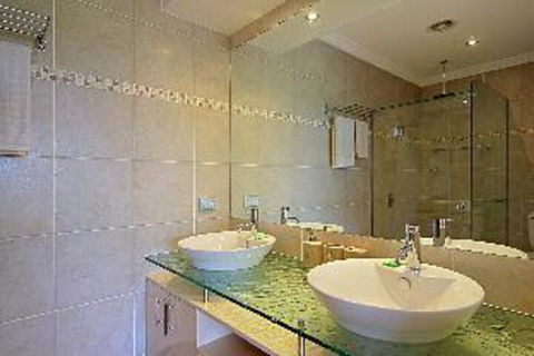 A PERFECT STAY 3 James Cook Apartments - Tourism Brisbane 1
