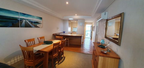 Sea Breeze Luxury Holiday Apartment Accommodation - Tourism Brisbane 1