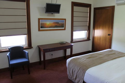The Dormie House - On The Golf Course - Brisbane Tourism 3