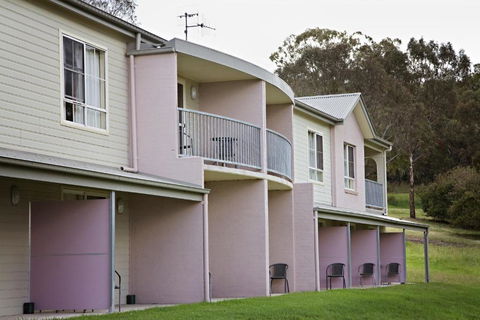 BATHURST GOLDFIELDS MOTEL On MOUNT PANORAMA - Brisbane Tourism 3