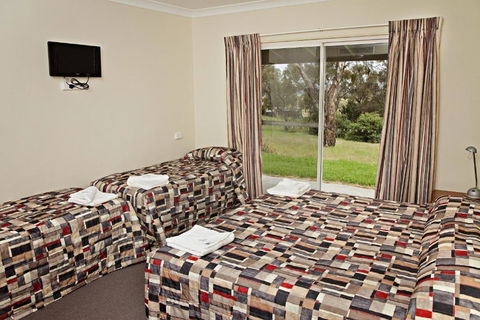 BATHURST GOLDFIELDS MOTEL On MOUNT PANORAMA - Brisbane Tourism 5