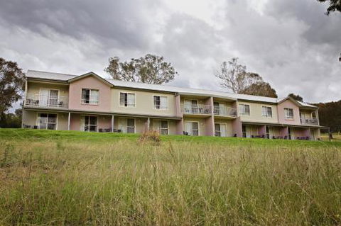 BATHURST GOLDFIELDS MOTEL On MOUNT PANORAMA - Brisbane Tourism 1