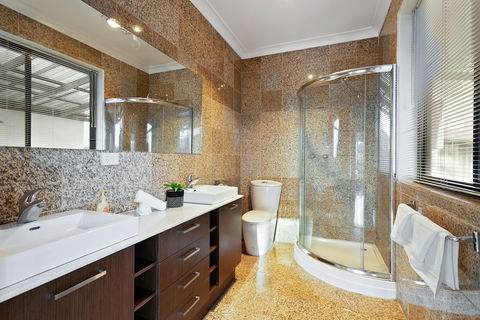Villa De Marseilles - Melbourne - Brisbane Tourism 2