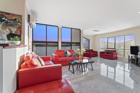 Villa De Marseilles - Melbourne - Brisbane Tourism 5