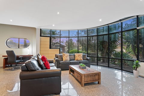 Villa De Marseilles - Melbourne - Brisbane Tourism 3