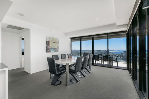 Apartment Stay - Circle On Cavill - Tourism Brisbane 4