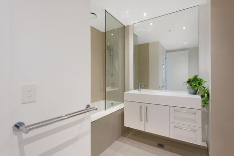 Sanctuary Apartments - Prima Pearl - Brisbane Tourism 6