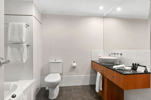 Poolside Apt In Alamanda Beachfront Resort 67 - Tourism Brisbane 6