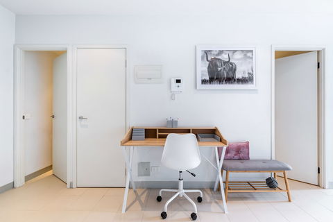 Ella, 1BDR Melbourne Apartment - Tourism Brisbane 5