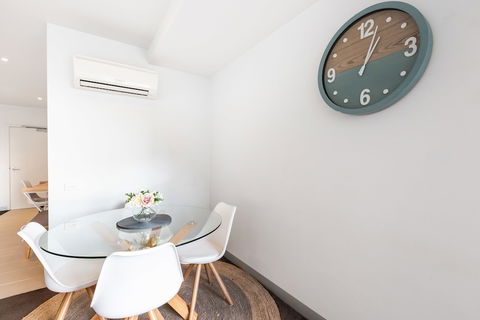 Ella, 1BDR Melbourne Apartment - Tourism Brisbane 4