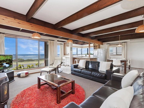 Swimmers Rest - Uninterrupted Panoramic Ocean Views - 1 Bedroom - Tourism Brisbane 1