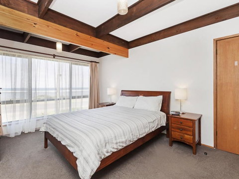Swimmers Rest - Uninterrupted Panoramic Ocean Views - 1 Bedroom - Tourism Brisbane 5
