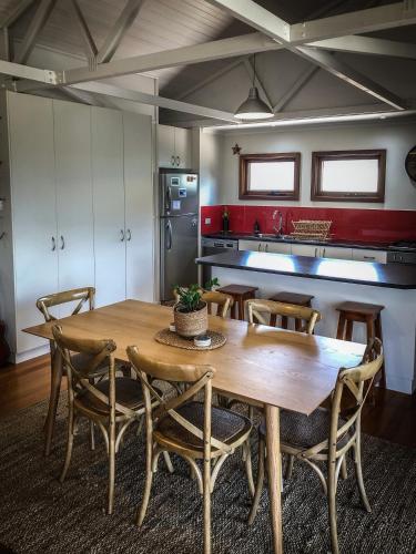 Samphire Beach House - Tourism Brisbane 5