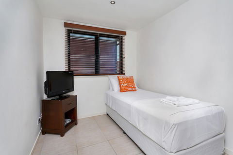 Beachfront Apartment With Ocean View - 4 - Tourism Brisbane 5