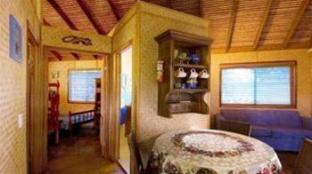 Straddie Bungalows - Brisbane Tourism 1