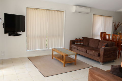 Parker By The Sea - Tourism Brisbane 2