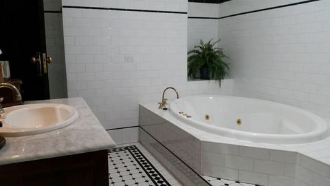 Petersons Armidale Winery & Guesthouse - Tourism Brisbane 5