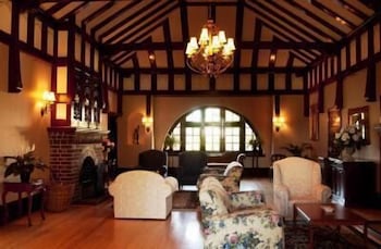 Petersons Armidale Winery & Guesthouse - Tourism Brisbane 4