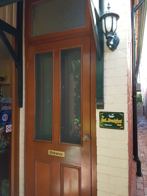 Water Bay Villa Bed And Breakfast - Tourism Brisbane 2