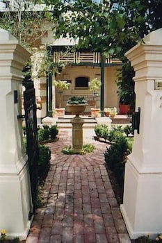 Water Bay Villa Bed And Breakfast - Tourism Brisbane 0