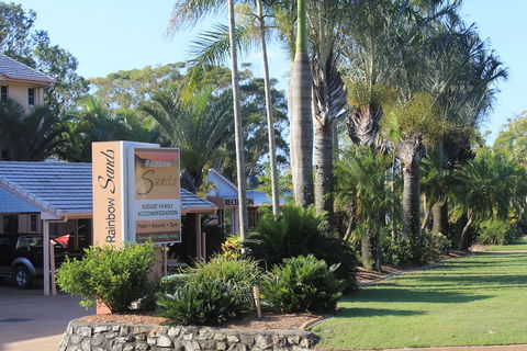 Rainbow Sands Resort - Tourism Brisbane 0