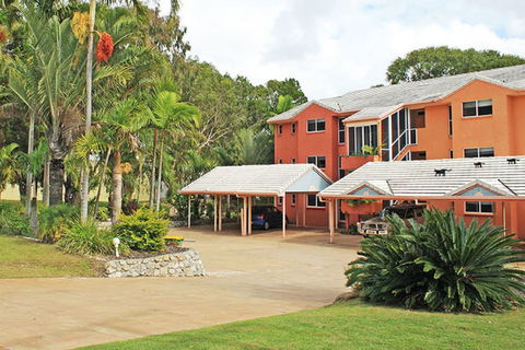 Rainbow Sands Resort - Tourism Brisbane 1