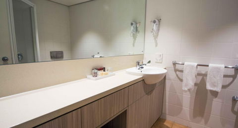 Desert Gardens Hotel - Tourism Brisbane 5