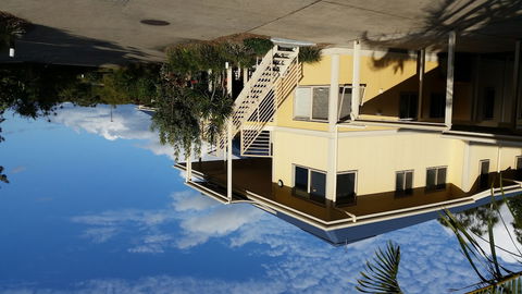 Hastings Cove Waterfront Holiday Apartments - Brisbane Tourism 0