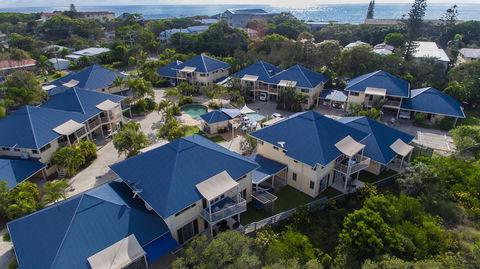 Hastings Cove Waterfront Holiday Apartments - Brisbane Tourism 1