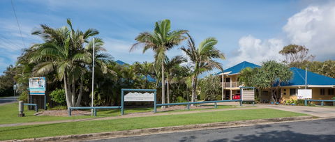 Hastings Cove Waterfront Holiday Apartments - Brisbane Tourism 4