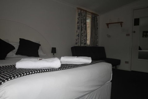 Black Bear Inn - Brisbane Tourism 6