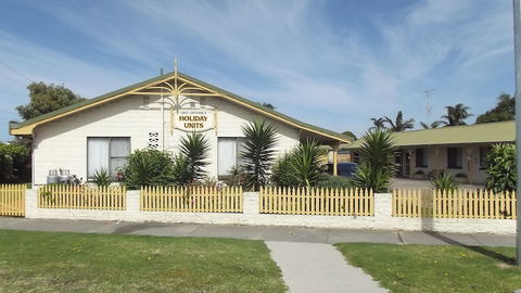 Lakes Entrance Holiday Units - Brisbane Tourism 0