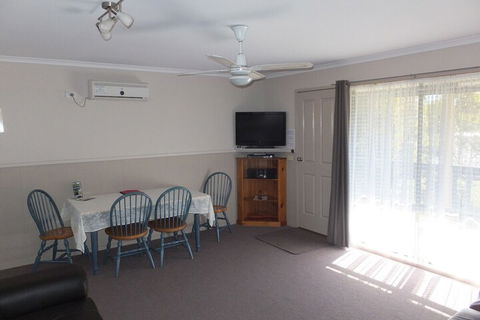 Lakes Entrance Country Cottages - Tourism Brisbane 7