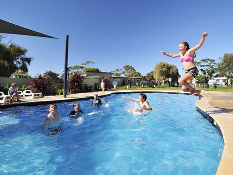 NRMA Eastern Beach Holiday Park - Tourism Brisbane 1