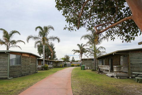 Lazy Acre Log Cabins - Tourism Brisbane 1