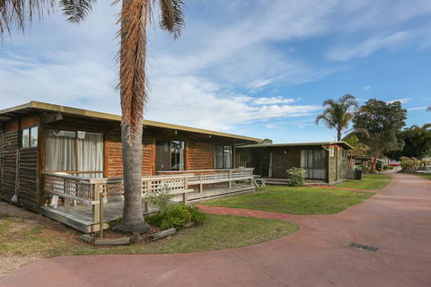 Lazy Acre Log Cabins - Tourism Brisbane 2
