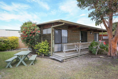 Lazy Acre Log Cabins - Tourism Brisbane 6