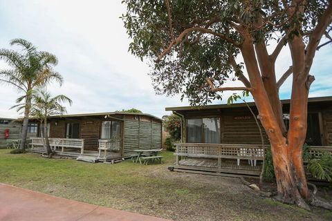 Lazy Acre Log Cabins - Tourism Brisbane 7