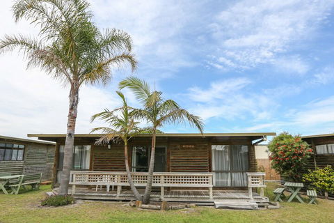 Lazy Acre Log Cabins - Tourism Brisbane 3