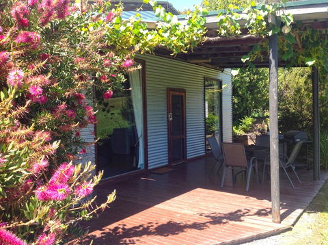 Valley Farm Vineyard Cottages - Tourism Brisbane 6
