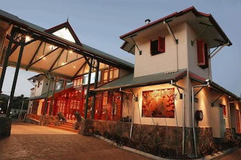 Tinaroo Lake Resort - Tourism Brisbane 4