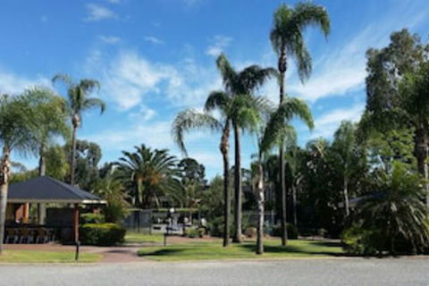 Sportsmans Motor Inn - Brisbane Tourism 0
