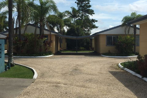 Park Beach Cabins - Tourism Brisbane 1