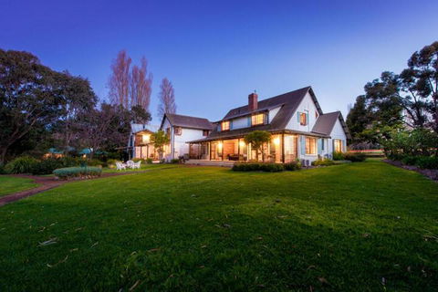 Sienna Estate Lodge & Winery - Brisbane Tourism 4